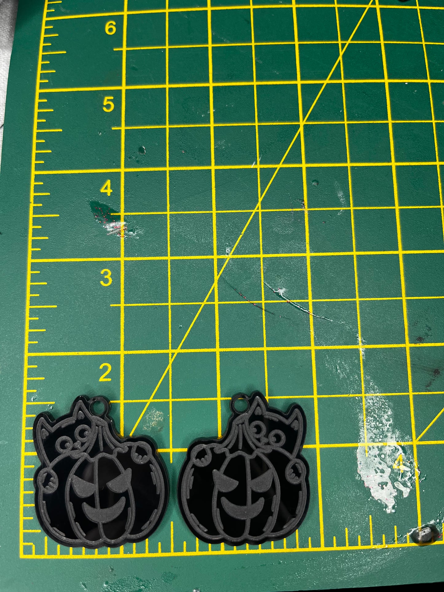 1.5” Cat Behind Pumpkin Earrings Silicone Mould