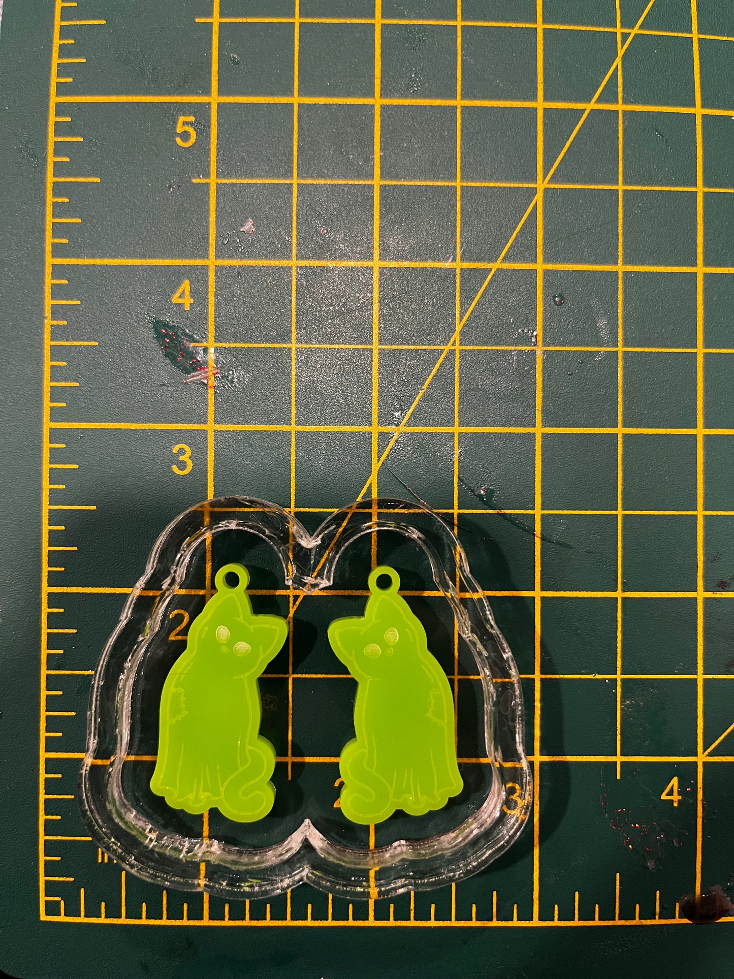 1.5” Patch Ghost Cat Earrings Silicone Mould